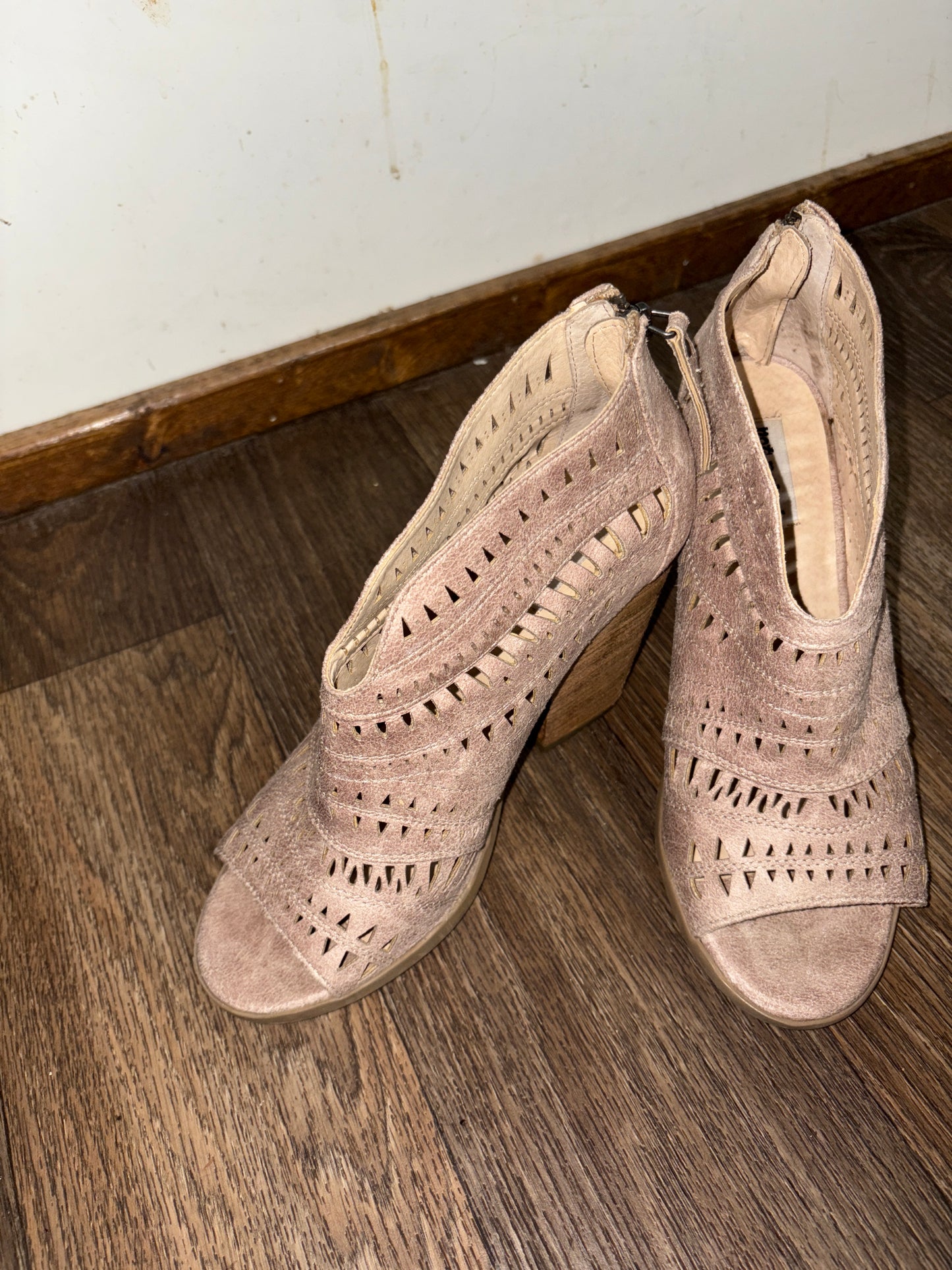 Women’s Size 8 Shoes