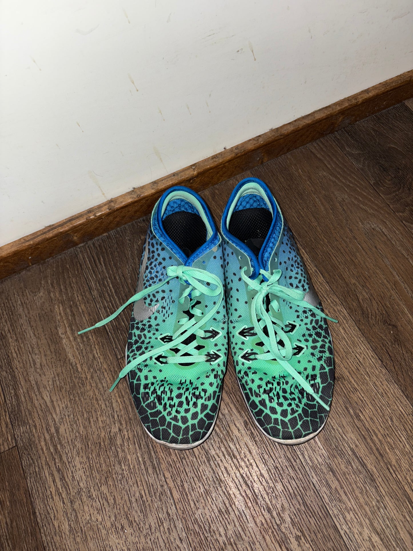 Women’s 8.5 Tennis Shoes