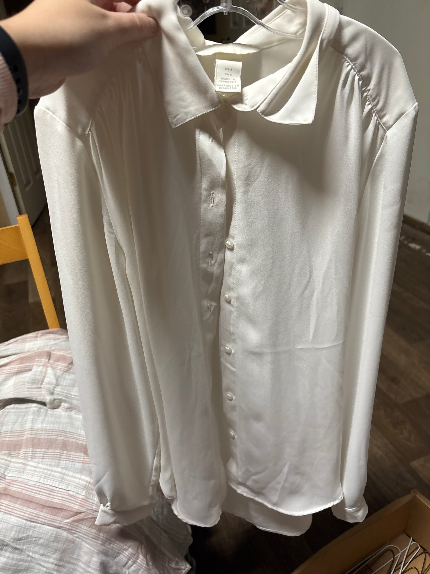 Women size 4 button up blouse