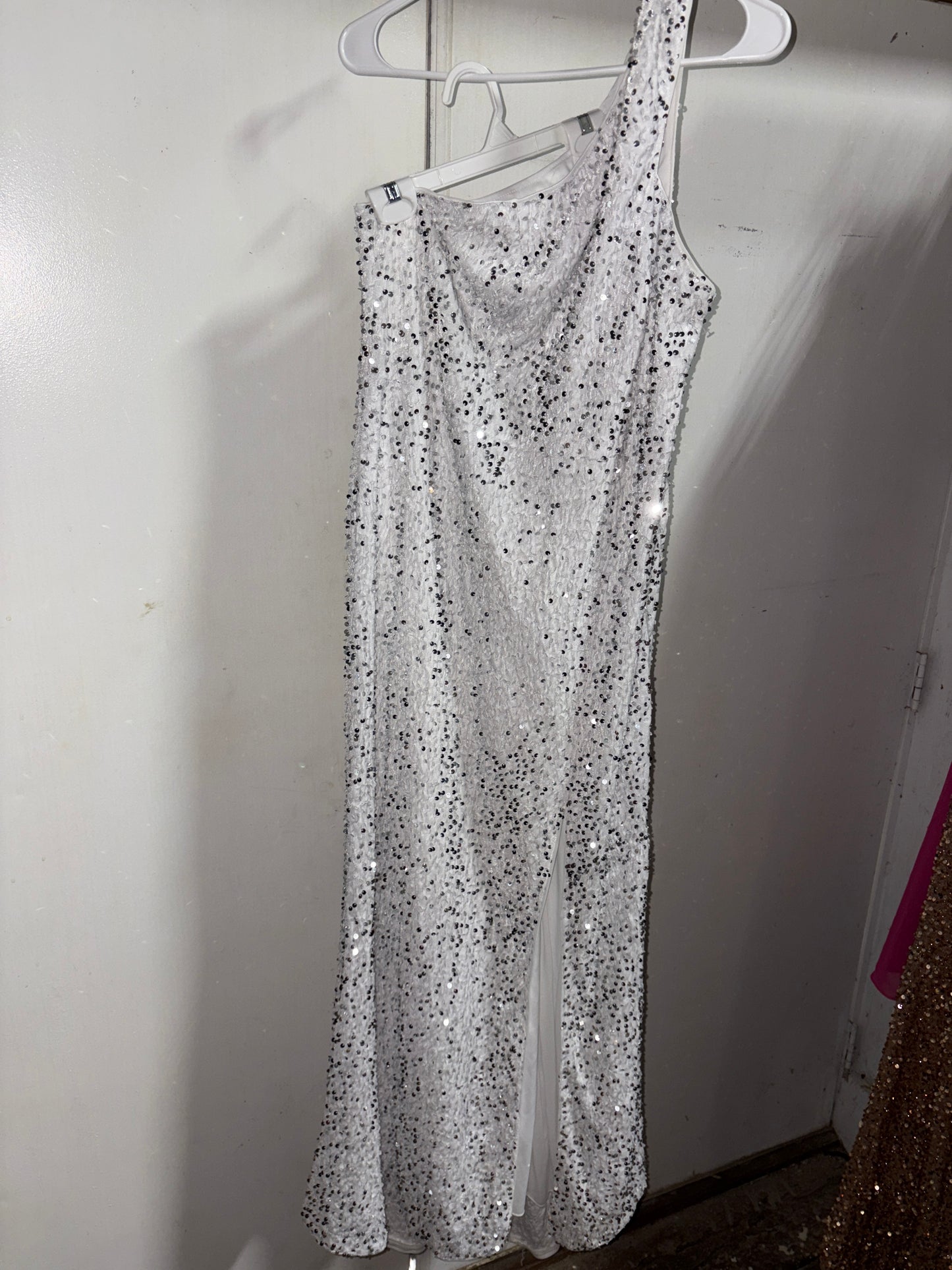 Women’s XL Off the Shoulder White and Sequins Formal Gown