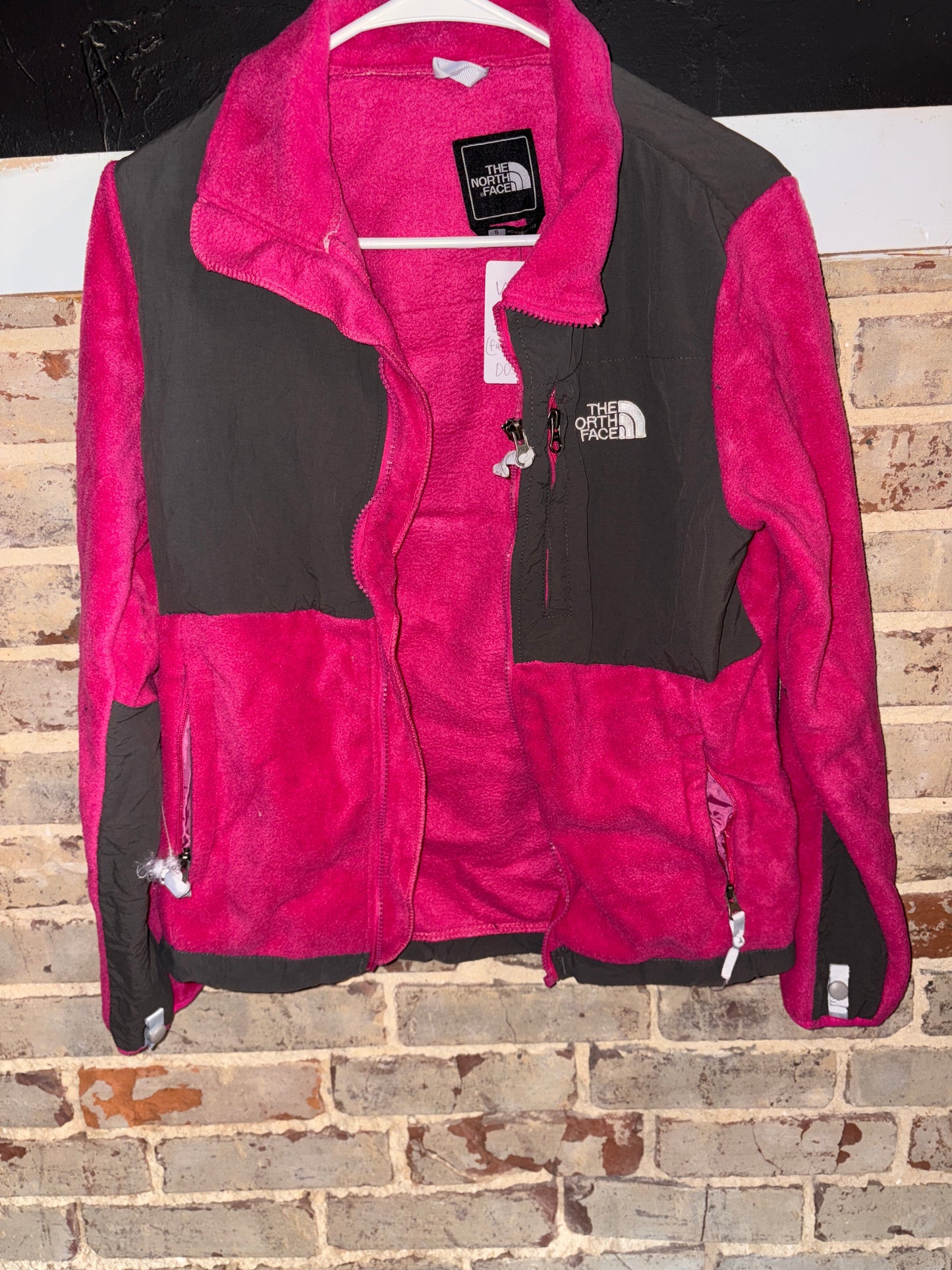 North face Jacket Small (Faulty Zipper)