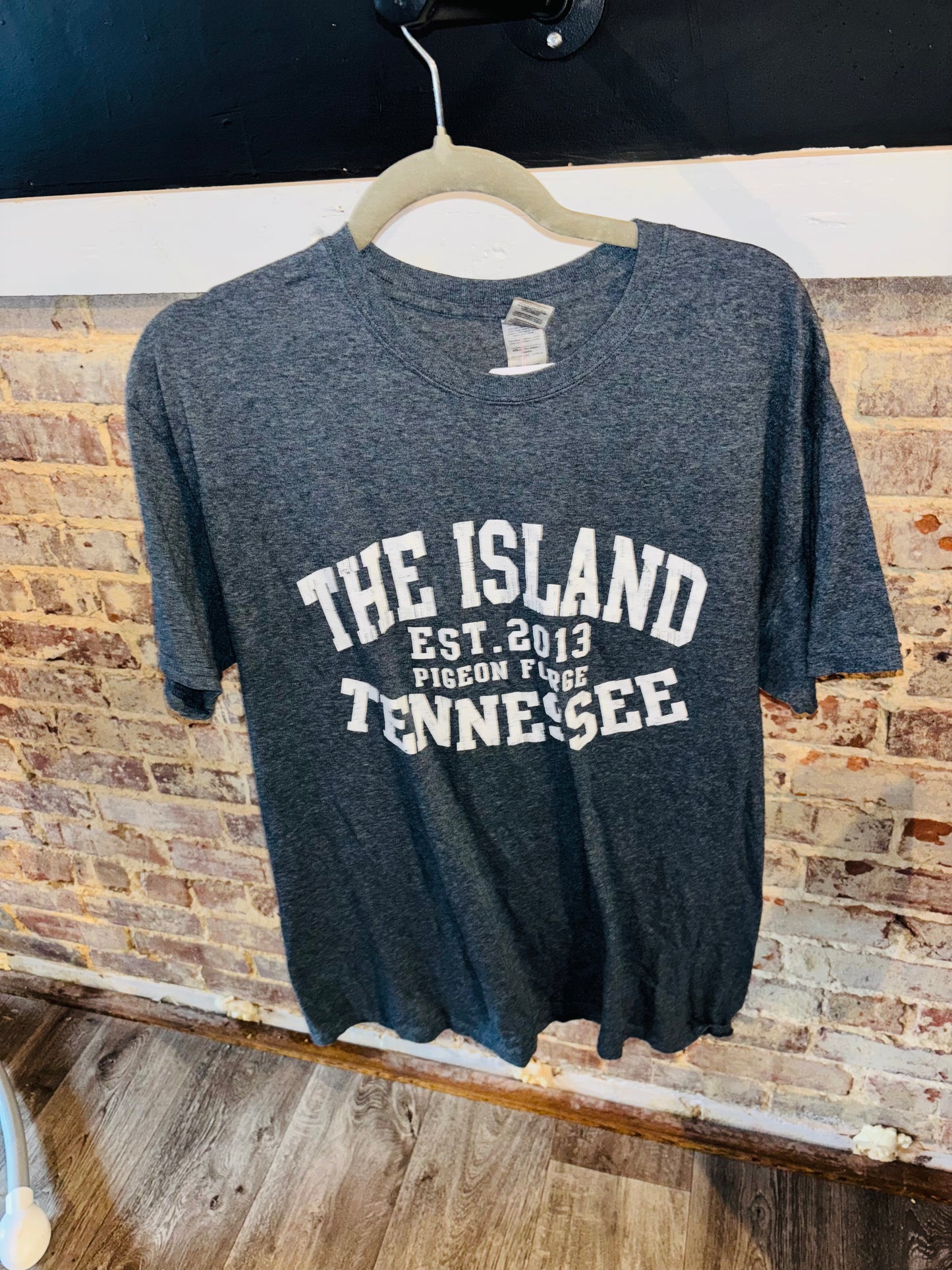 PF Women’s Large Tee