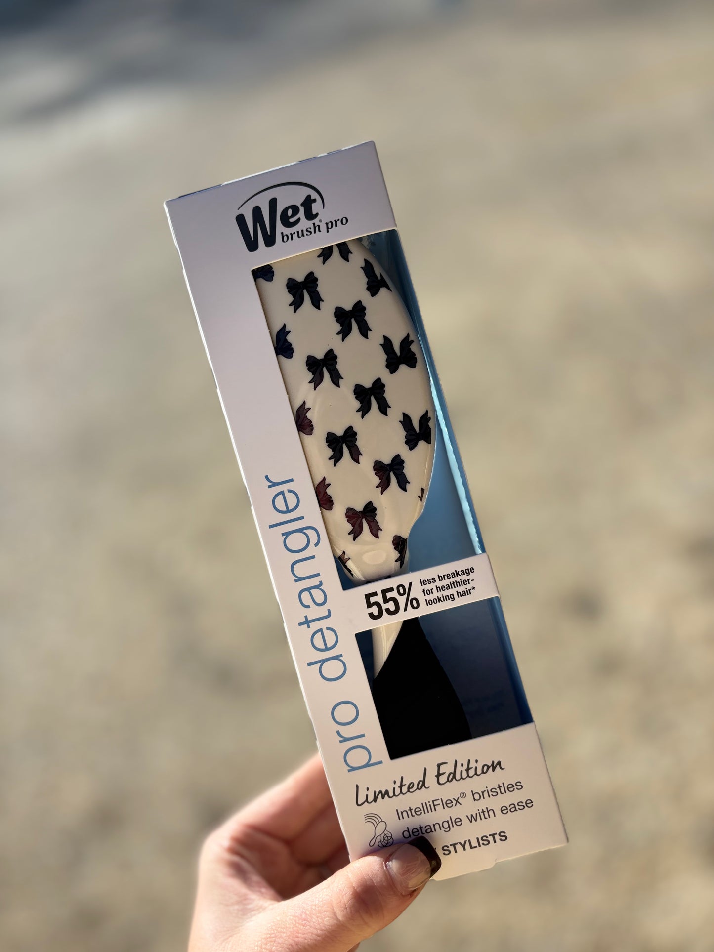 White & Black Bow Wet Brush