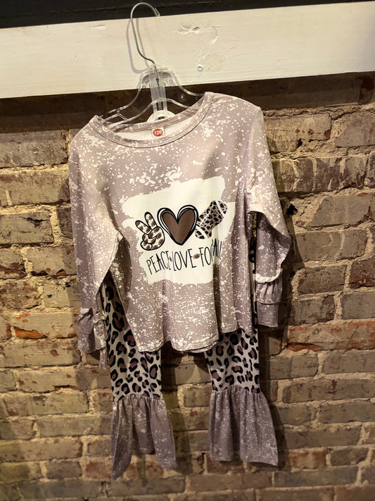 Peace, Love and Leopard Set