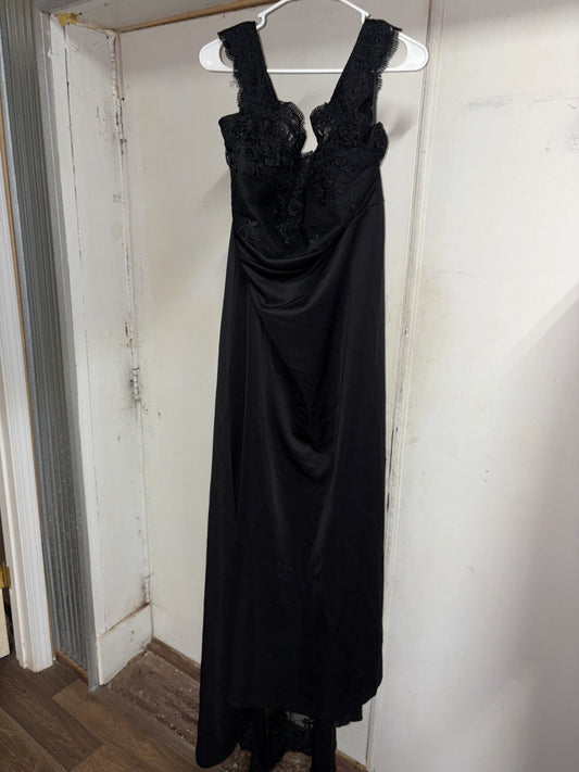 Women’s Large Black Lace Formal Gown