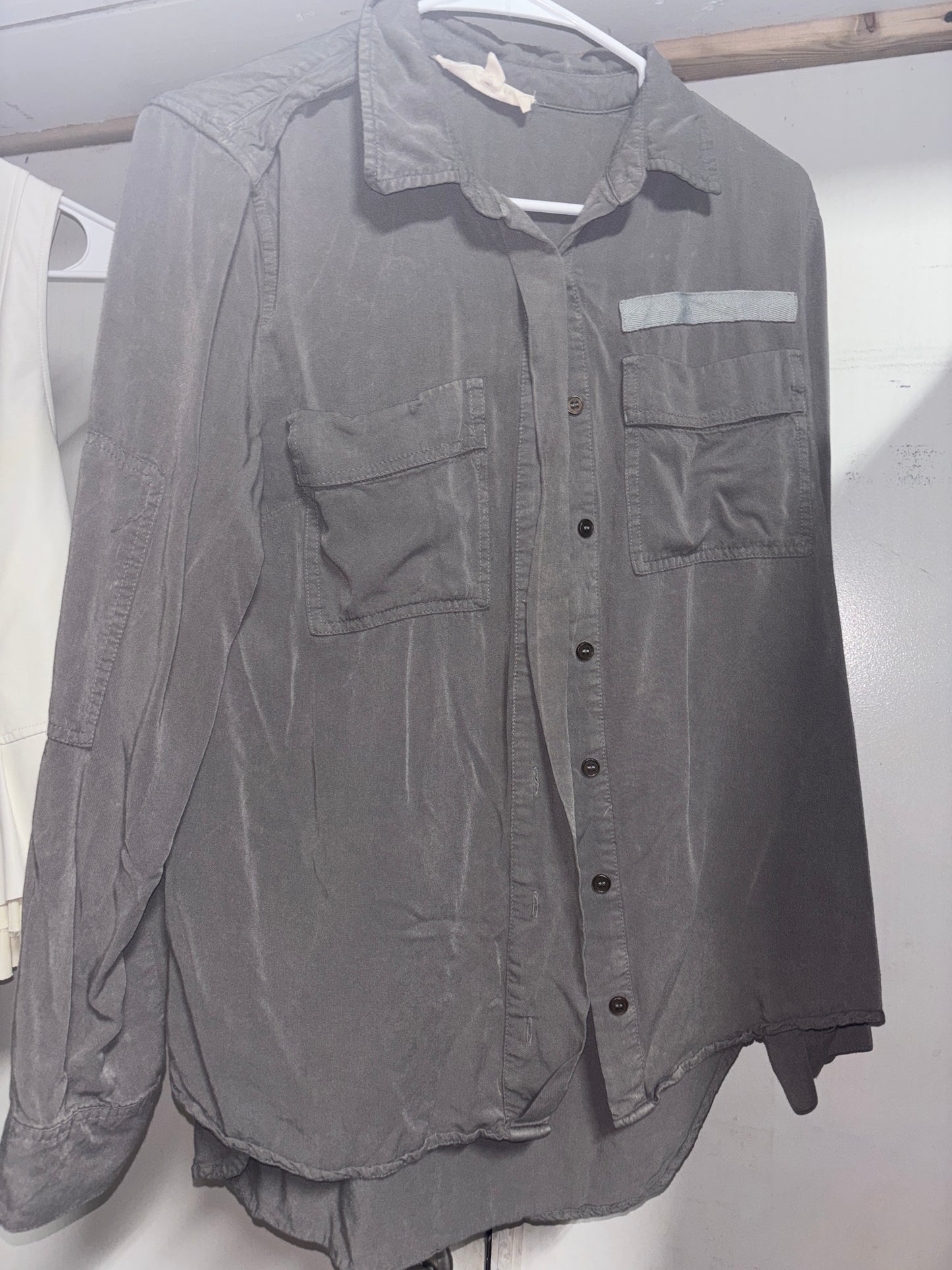 Women’s medium blouse