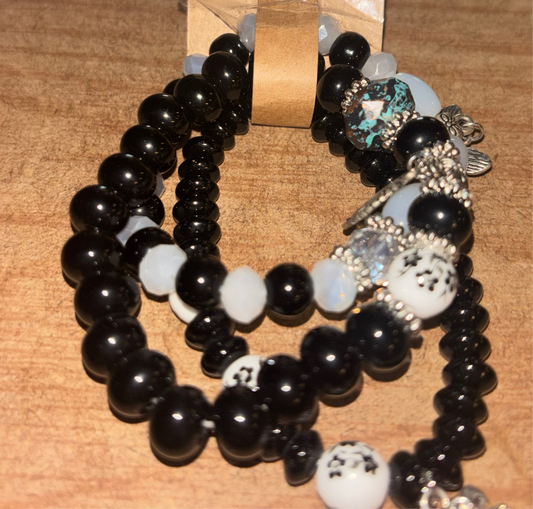 Black & White Floral Pendent Bracelet Set