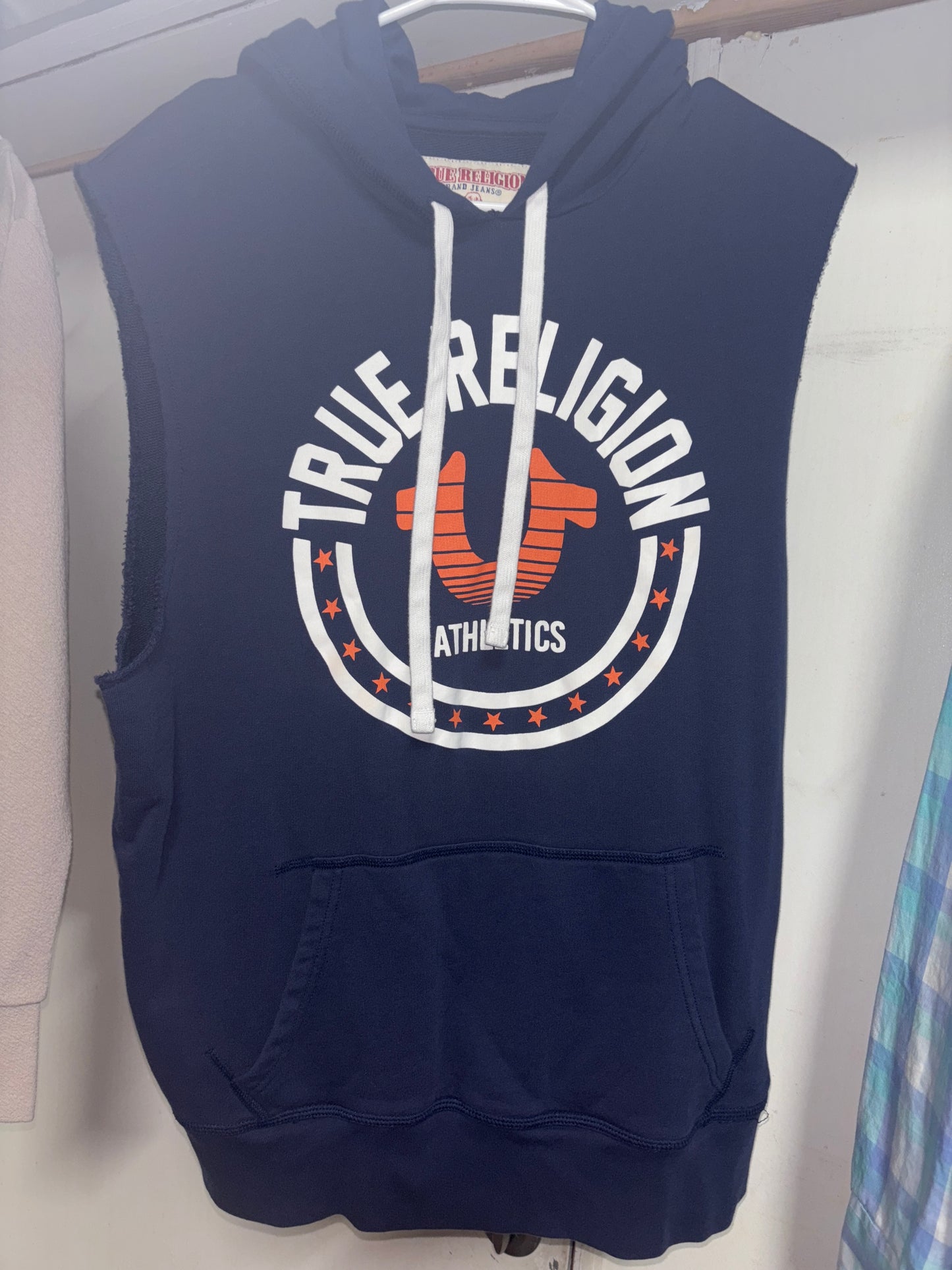 Men’s large sleeveless pullover