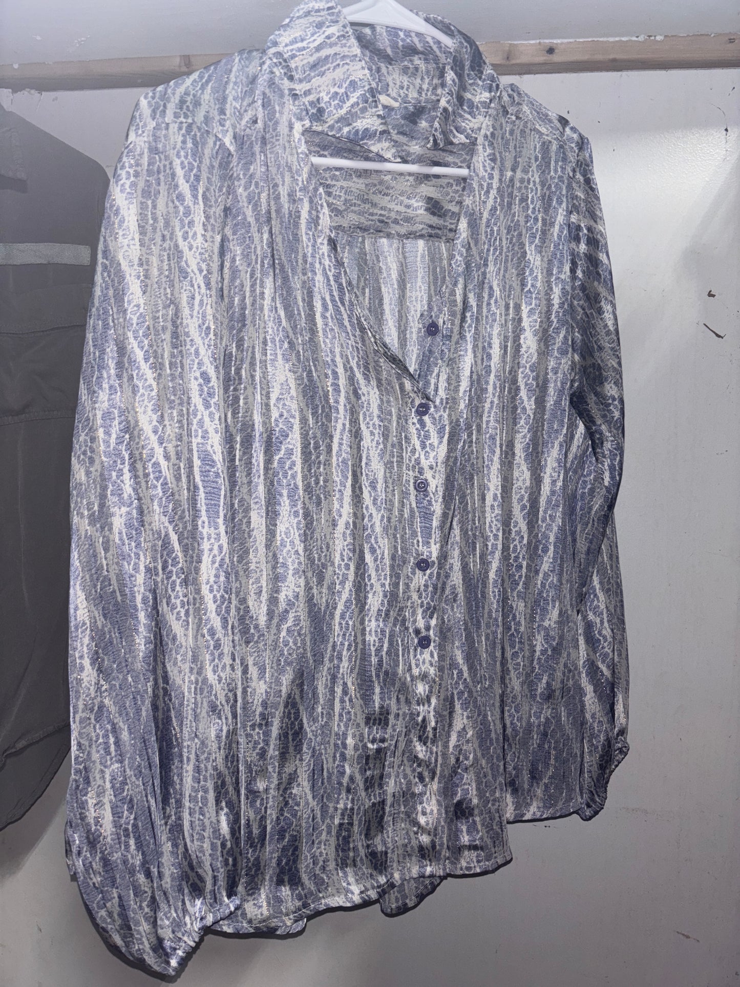 Women’s medium blouse