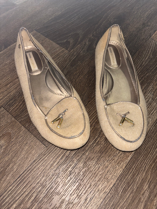 Women’s Size 8 Shoe