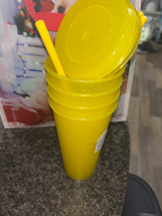 Set of 4 cups with Lids and Straws