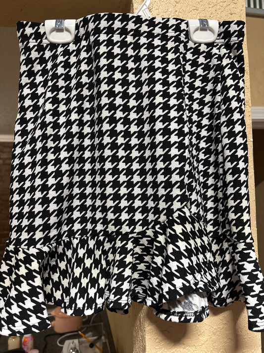 Women’s Medium Houndstooth Skirt
