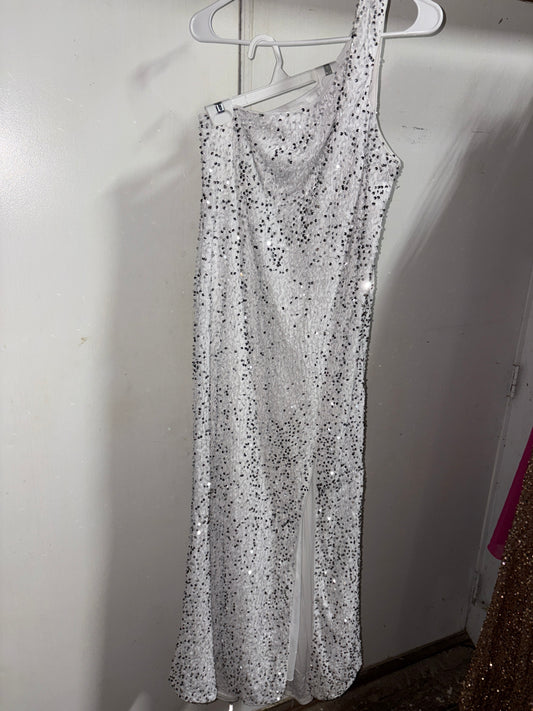 Women’s XL Off the Shoulder White and Sequins Formal Gown