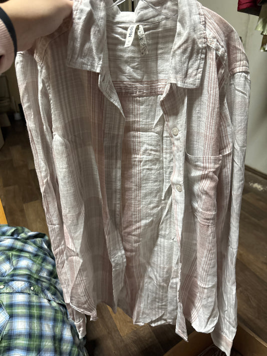 Women’s medium button up blouse