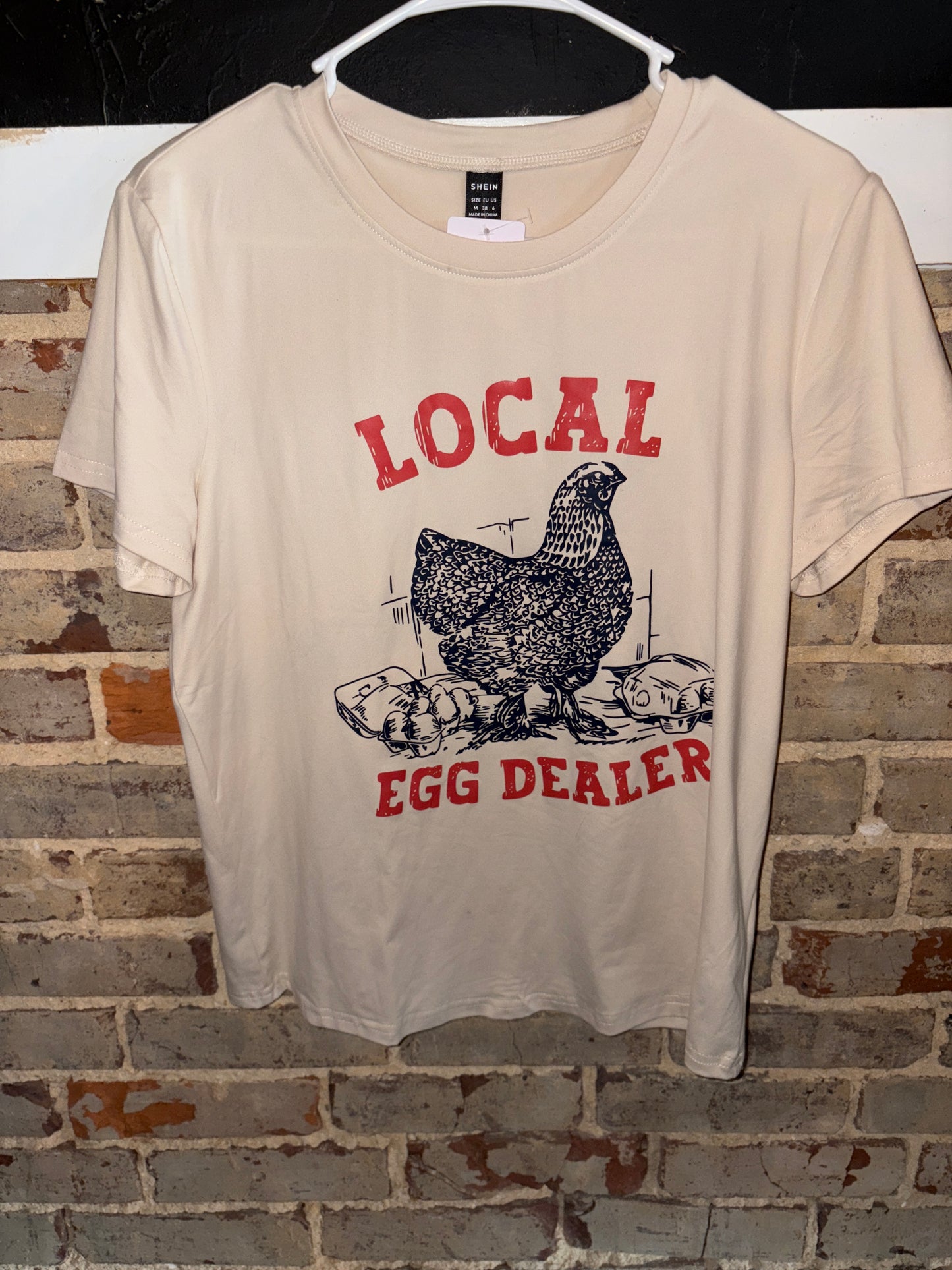 Women’s Medium Local Egg Dealer Tee