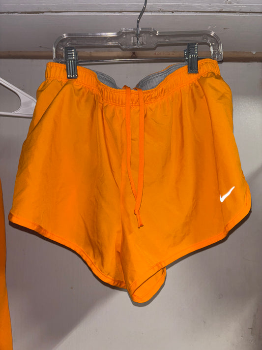 Women’s medium Nike short