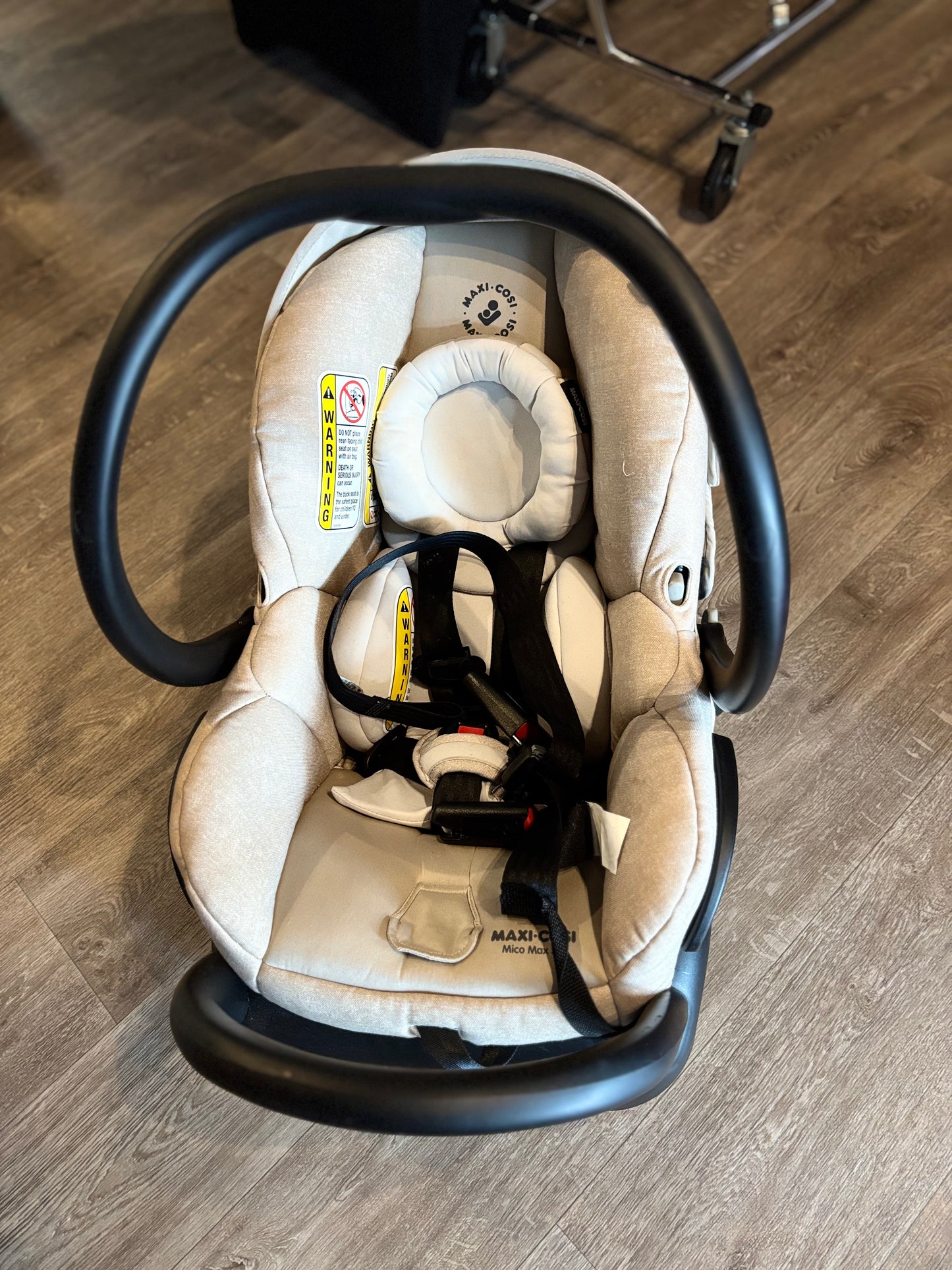 Infant Car seat (expires 2028)