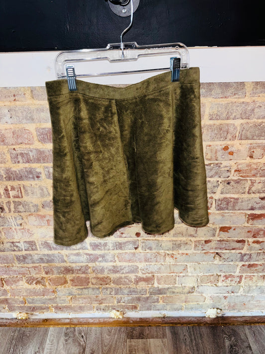 Women’s Medium Green Skirt