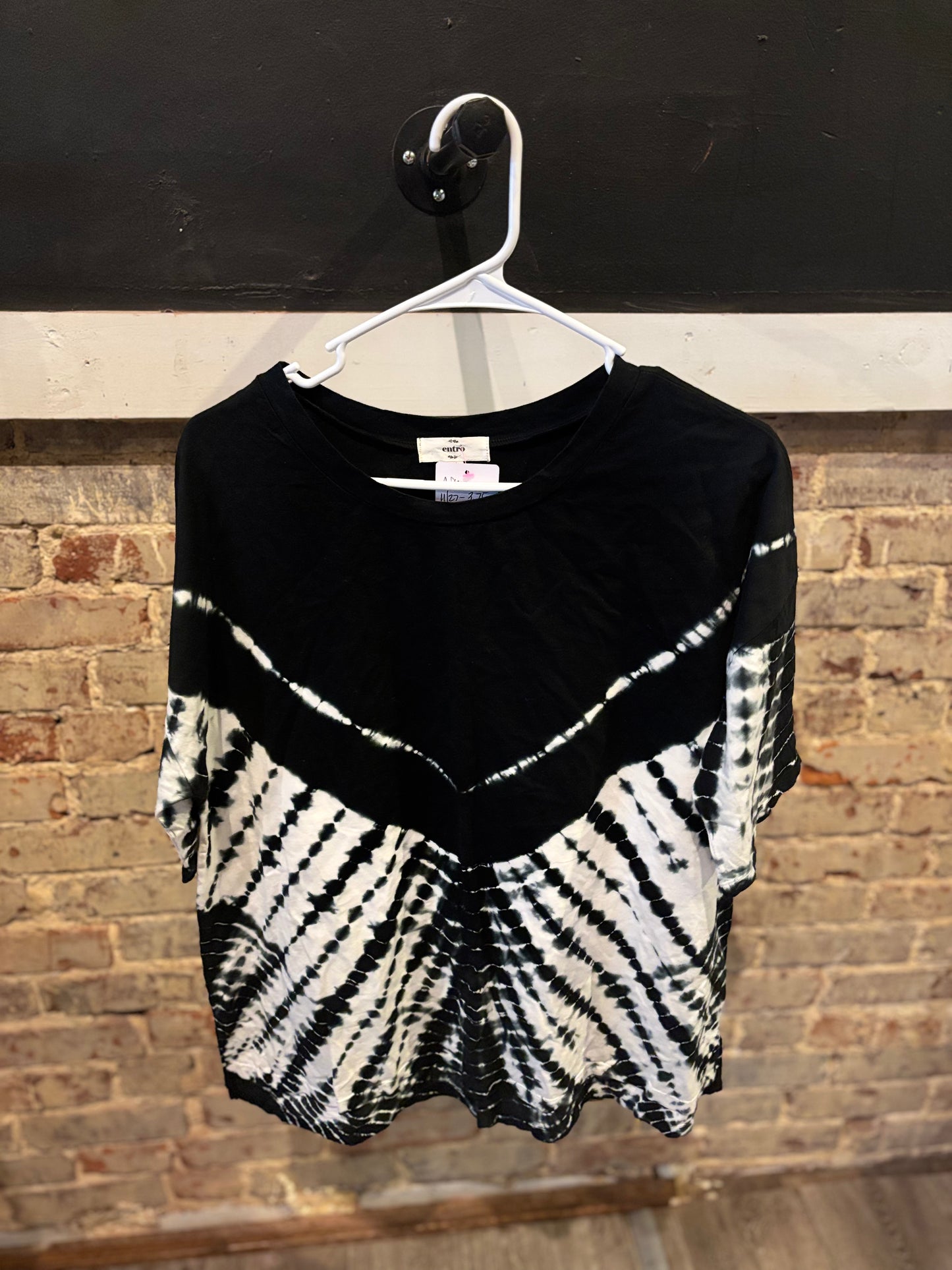 Black & White Entro Women’s Top